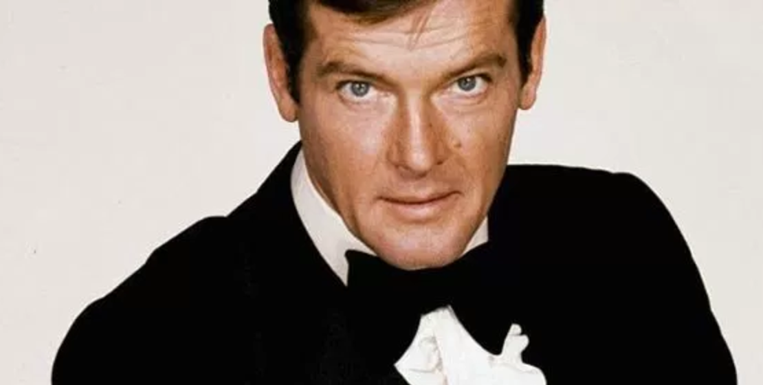 ROGER MOORE, 7 VOLTE 007